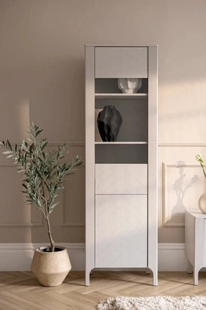 Zestaw mebli do salonu Malumi beżowy stylowe meble z wyrafinowanym wzorem jodełki metalowe uchwyty wysoka stabilna podstawa