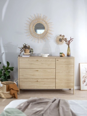 Komoda z szufladami Cozy 136 cm dąb olejowany klasyczny design komody do sypialni niewielkie uchwyty o ciekawym wykończeniu