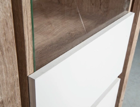 Witryna Livinio 71 cm dąb ribbeck / biały połysk stylowa witryna do salonu i jadalni wzbogacona oświetleniem LED modna kolorystyka