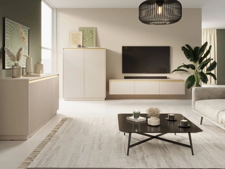 Zestaw mebli Imperial beżowy stylowa meblościanka bryły z frezowanymi frontami i eleganckimi uchwytami w kolorze szczotkowanego złota