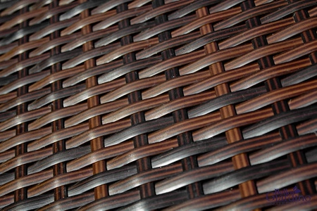 Stolik ogrodowy Bella BG brązowy niebanalny design wpisujący się w każdą ogrodową przestrzeń wysoka jakość wykonania szklany blat