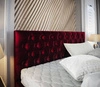 Łóżko tapicerowane Viamao 160x200 bordowe z pojemnikiem w nowoczesnym skandynawskim stylu z pikowanym wezgłowiem oraz zanóżkiem 