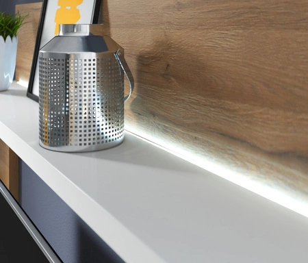 Witryna wisząca Bota antracyt / dąb ribbec asymetryczna bryła w stylu nowoczesnym odporna na uszkodzenia bardzo funkcjonalna