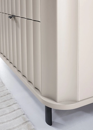 Komoda z szufladami Novado 137 cm clay grey elegancka i funkcjonalna komoda z oryginalnymi frezowanymi frontami zaokrąglony blat