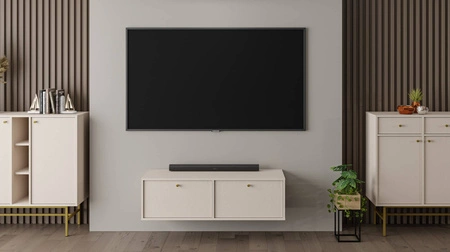 Szafka RTV Kioto IV 121 cm beżowa elegancka szafka z drzwiami otwieranymi do dołu stonowana kolorystyka złote metalowe uchwyty