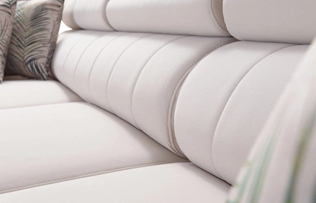 Narożnik z funkcją spania Savona czarny prawostronny wygodny i elegancki narożnik z regulowanymi zagłówkami dekoracyjne przeszycia