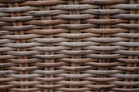 Fotel ogrodowy Aperto ciemny beżowy elegancki fotel pleciony z poduchami do ogrodu odporny na szkodliwe warunki atmosferyczne