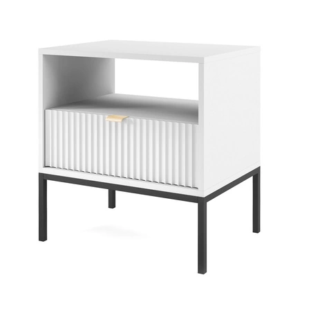 Szafka nocna z szufladą Lovro biała gustowny ryflowany dekor idealna szafka do sypialni złoty uchwyt krawędziowy