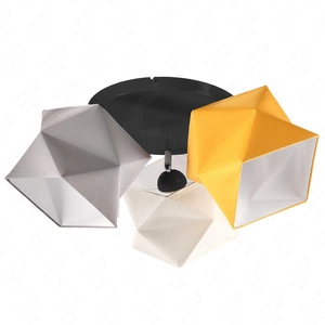 Plafon sufitowy potrójny Quasar designerska lampa sufitowa do salonu lub jadalni z kolorowymi abażurami i czarną metalową podstawą