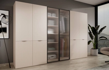 Szafa Sandbox 101 cm beżowa elegancka i funkcjonalna szafa z przeszklonymi frontami mebel z kolekcji szaf modułowych szkło ryflowane