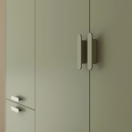 Komoda wysoka Scandia 90 cm zielona / dąb olejowany stylowy design komody z szufladą osadzonej na wysokich nogach idealna do sypialni