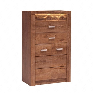 Komoda wysoka Indiana 76 cm jesion jasny elegancka stylistyka komody z szufladami ozdobna deska na froncie komody oświetlona LED