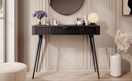 Konsola Lante czarna z szufladą stylowa oraz funkcjonalna toaletka zaoblony kształt bryły ryflowany front uchwyty krawędziowe