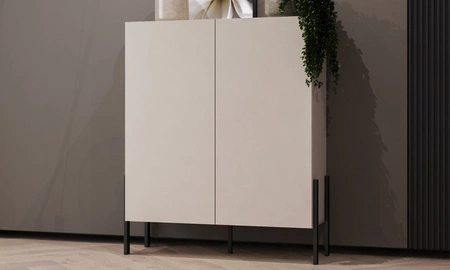 Komoda wysoka Jukon 114 cm beżowa wyjątkowy subtelny design doskonała komoda do salonu sypialni lub biura system push to open czarne nogi