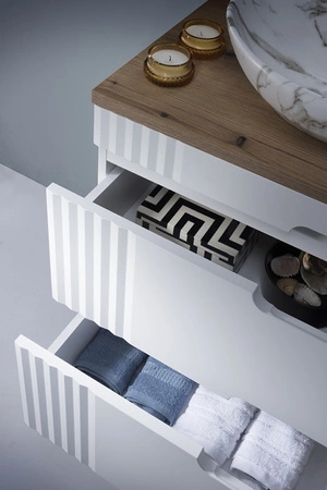 Szafka pod umywalkę Fiji White 60 cm biała nowoczesny design szafki z szufladami stylowe ryflowanie na frontach frezowane uchwyty