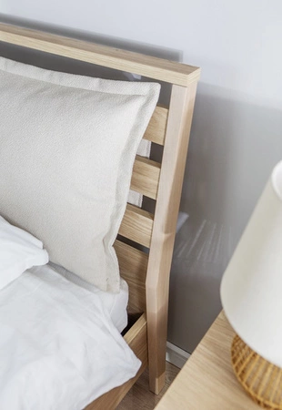 Tapicerowany zagłówek do łóżka Cozy beżowy funkcjonalny i wygodny dodatek do łóżka 180x200 cm staranne wykończenie