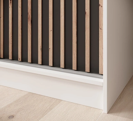 Szafa przesuwna z lustrem Ida 200 cm biały / czarny stylowe lamele zdobiące drzwi szafy wnętrze wyposażone w pojemne szuflady