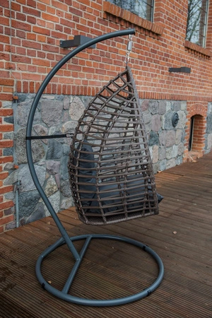 Fotel wiszący Piatto brązowy wygodny fotel do ogrodowej strefy wypoczynku o eleganckiej stylistyce wysoce trwały technorattan