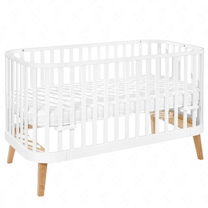 Łóżeczko niemowlęce z materacem Prince 140x70 cm biały / sosna eleganckie łóżeczko do pokoju niemowlęcego z nutą stylu skandynawskiego