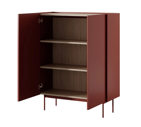 Komoda wysoka Vellore 97 cm ceglasta elegancka komoda z obniżonym blatem w dębowym odcieniu metalowe nogi bezuchwytowe fronty