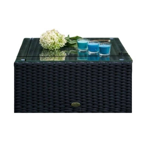 Stolik ogrodowy Tinto czarny wszechstronny design wpisujący się w ogrodowe przestrzenie oraz mniejsze tarasy lub balkony szklany blat