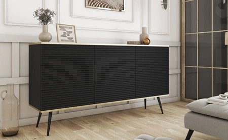 Komoda Luxury 160 cm czarna elegancki design stylowe ryflowane fronty korpus komody zwieńczony złotą listwą czarne metalowe nogi