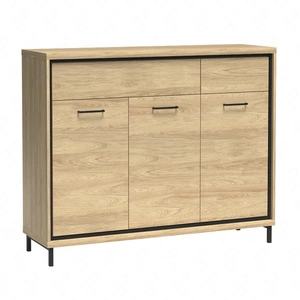 Komoda z szufladami Mediolan Plus 135 cm hikora gustowna komoda wzbogacona o czarne dodatki szuflady z systemem push to open stabilne metalowe nogi