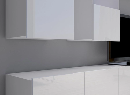 Szafka RTV Apulia 150 cm dąb złoty z możliwością podwieszenia minimalistyczny design prosta bryła wpisująca się w każde wnętrze