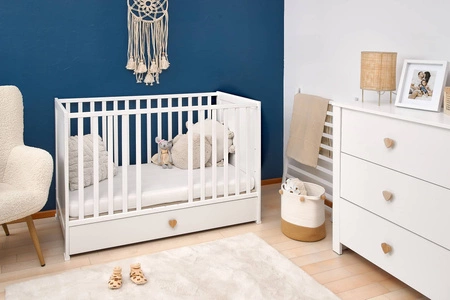 Komoda z przewijakiem Heart 85 cm biała funkcjonalny mebel do pokoju niemowlęcego możliwość demontażu przewijaka pojemne szuflady