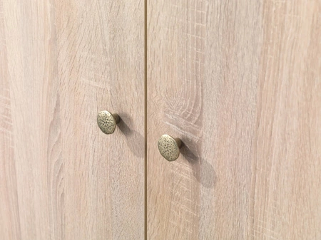 Komoda z szufladami Finezja 80 cm dąb sonoma jasny nowoczesny design mebla obrzeża komody wykończone specjalną okleiną ABS