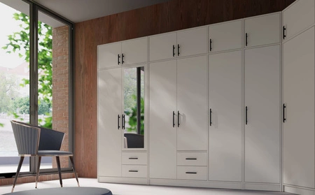 Nadstawka do szafy Caspe 200 cm beżowa nowoczesny design wykończenie ABS oraz aluminiowe uchwyty