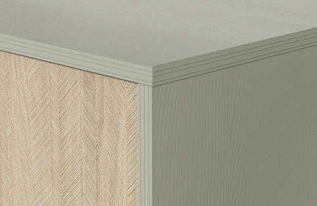 Komoda z szufladami Wald 106 cm eukaliptus / beż jodełka gustowny dekor jodełki na frontach komody designerskie uchwyty krawędziowe