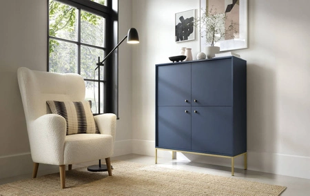 Komoda wysoka Mono 104 cm granatowa minimalistyczny design stylowy uchwyt prosta forma wzbogacona o metalowe złote elementy