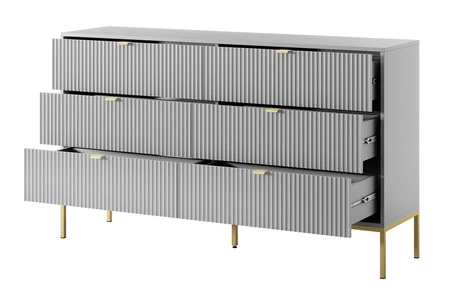 Komoda z szufladami Lovro 154 cm szara nowoczesny design zachwyci miłośników wyrazistych wnętrz ryflowane fronty złote dodatki