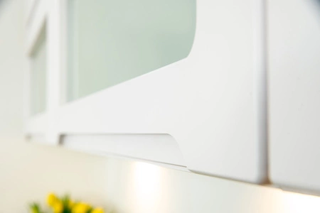 Szafka kuchenna wisząca Zova WS50 biała szafka do kuchni z przeszkleniem odporna na uszkodzenia stylowy frezowany uchwyt