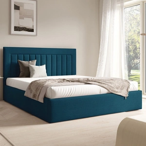 Łóżko tapicerowane Togo 160x200 granatowe eleganckie i funkcjonalne łóżko do sypialni gustowne pionowe przeszycia na wezgłowiu