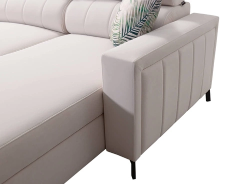 Narożnik z funkcją spania Savona kremowy / biały prawostronny elegancki narożnik z regulowanymi zagłówkami dekoracyjne przeszycia