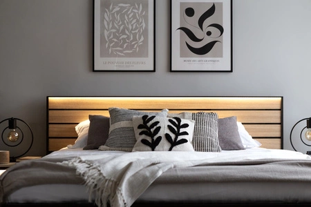 Łóżko Gris 160x200 cm szary / czarny / dąb natura komfortowe łóżko do sypialni z pojemnikiem zagłówek wzbogacony o oświetlenie LED