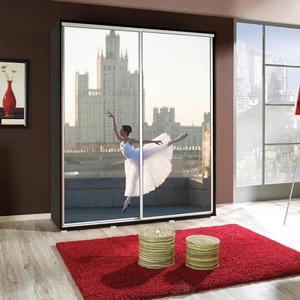 Szafa przesuwna Artistino 155 cm z grafiką baletnica korpus szafy w kolorze wenge wykonany z płyty o grubości 22mm