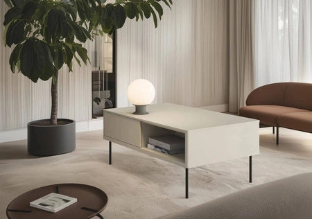 Stolik kawowy Epiro beżowy stylowy design stolik z szufladami osadzony na stabilnej metalowej podstawie praktyczna konstrukcja