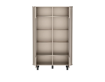 Witryna niska Novado 98 cm clay grey nowoczesna witryna o lekkim stylu zaokrąglone krawędzie metalowe uchwyty wysokie nogi