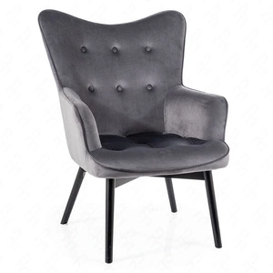 Fotel Carmen szary odporny na zaciągnięcia i zadrapania komfortowy podczas wypoczynku drewniane nogi