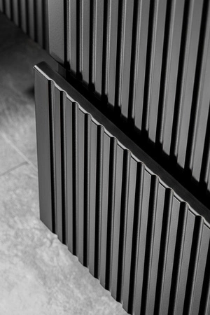 Szafka pod umywalkę Adeel 60 cm czarna starannie wykonana szafka odporna na działanie wilgoci pionowe ryflowania na frontach