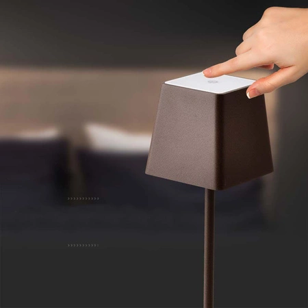 Lampka nocna Lesso brązowa 2W 3000K stylowa lampa do każdego wnętrza charakterystyczny abażur funkcja zmiany barwy światła