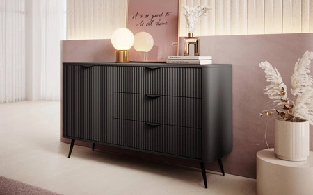 Komoda z szufladami Lante 138 cm czarna elegancka komoda o zaokrąglonym kształcie wsparta na metalowej podstawie stylowe uchwyty