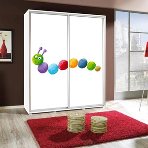 Szafa przesuwna Artistino 155 cm z grafiką dżdżownica korpus szafy w kolorze białym wykonany z płyty o grubości 22mm