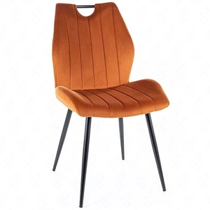Krzesło tapicerowane Arco 43x51 cm cynamonowe nowoczesne oraz funkcjonalne krzesło z metalowymi nogami