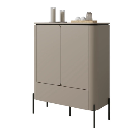 Komoda wysoka Belle 98 cm ciemny beżowy stylowa komoda o zaokrąglonym kształcie system otwierania push to open metalowe czarne nogi