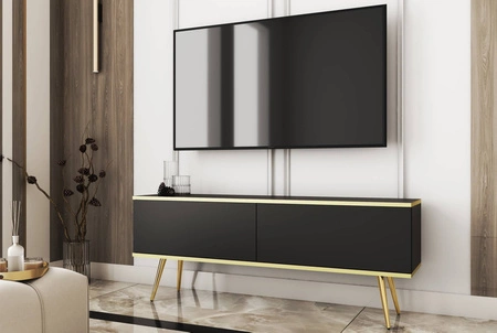 Szafka RTV Luxury 135 cm czarna elegancki design korpus zwieńczony złotą listwą szafka wsparta na złotych metalowych nogach
