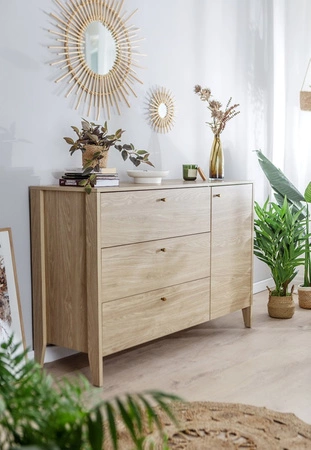 Komoda z szufladami Cozy 136 cm dąb olejowany klasyczny design komody do sypialni niewielkie uchwyty o ciekawym wykończeniu